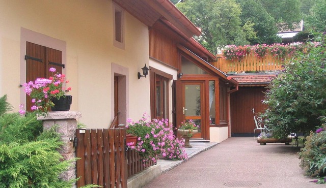 Former farmhouse at the heart of nature