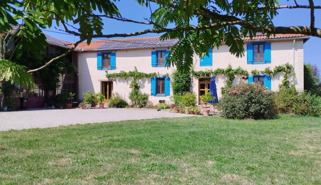 Former farm, very quiet location, lots of space