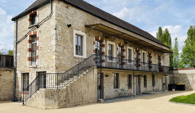 Former high-capacity factory in the heart of Chagny