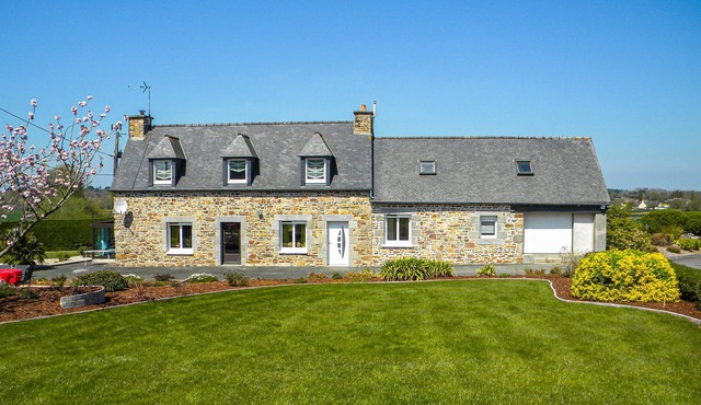 Former homestead on a large property, thus a pure oasis of well-being in the midst of nature.