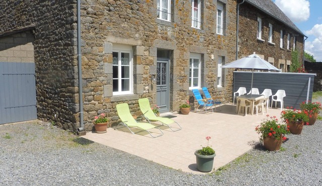 Former manor house, quiet estate, south courtyard and peaceful atmosphere