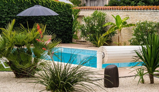 Former market garden house with swimming pool and tennis court