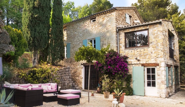 FORMER MAS RESTORED 3 AIR CONDITIONED BEDROOMS LARGE HEATED POOL