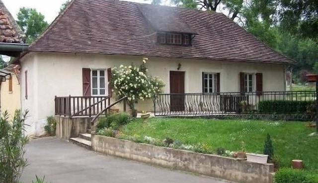 Former mill cottage or available in guest rooms in Lamothe Fenelon