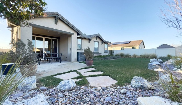 Former Model Home, 3 Car Garage, Gym, Sleep 14