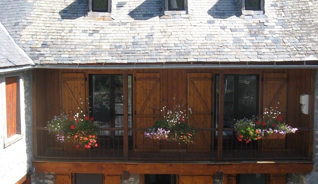 Former mountain farmhouse renovated in a Pyrenees style, 5-7 pers guaranteed