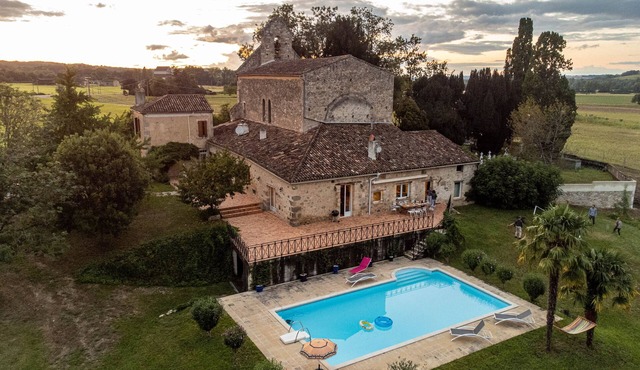 Former presbytery with swimming pool