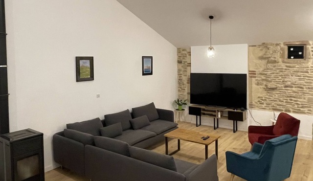 Former renovated winery in the heart of the Mâconnais vineyard