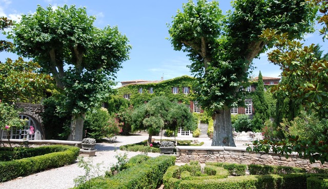 Former Romanesque abbey located 10 minutes from the medieval city of Carcassonne