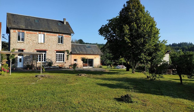 Former ROUFFIAT school in the heart of Corrèze