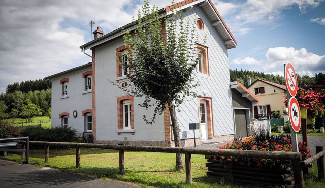 Former small railway station, rated 3*, sleeps 8, on the edge of a greenway