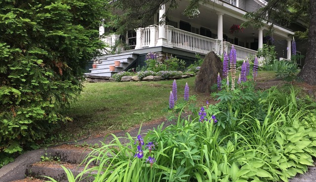 Former Sea Captains' 1850s Greek Revival home minutes to town and boat launch