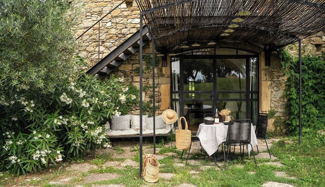 Former sheepfold with natural shared pool in Drôme