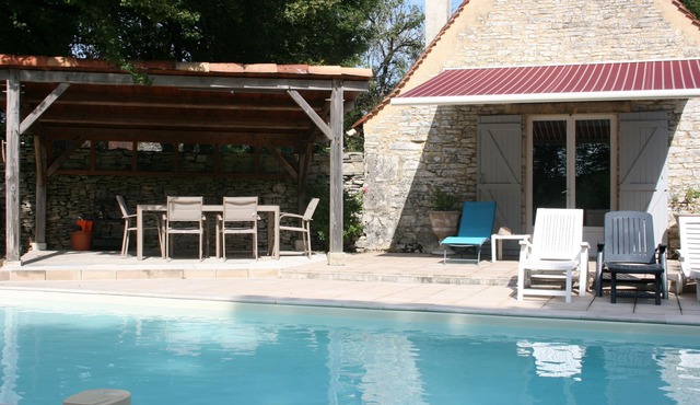Former sheepfold renovated, quiet, with heated pool.