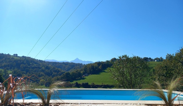 Former sheepfold renovated with beautiful view of the Pyrenees ideal for the family