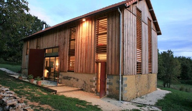 FORMER TABACCO BARN FULLY RENOVATED AS LOFT & PRIVATE HEATED POOL CLOSE SARLAT