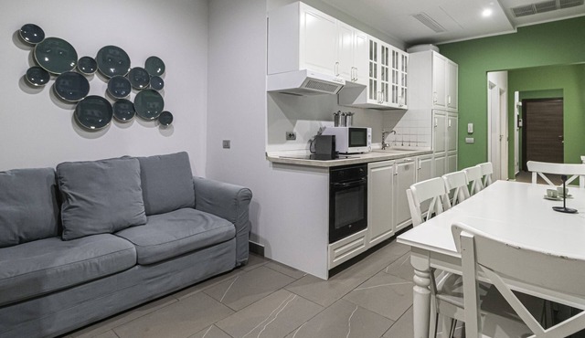 Foro Buonaparte 68 - Five Bedroom Apartment, Sleeps 10