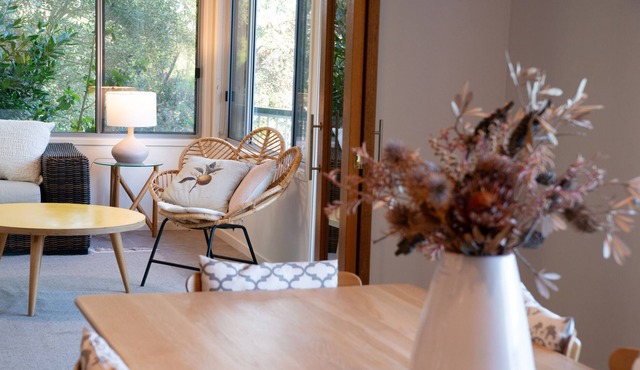 Forresters Beach+Spoon Bay 500m walk+lovely garden