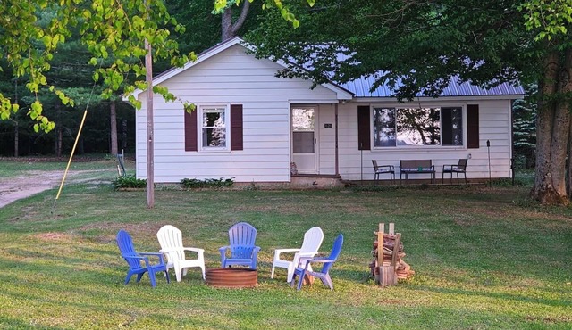 Forrest’s Cabin - Lakefront with Sunset Views and Private Dock!