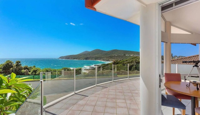 Forster- Beachfront Views & Pool -Jewel of the Sea