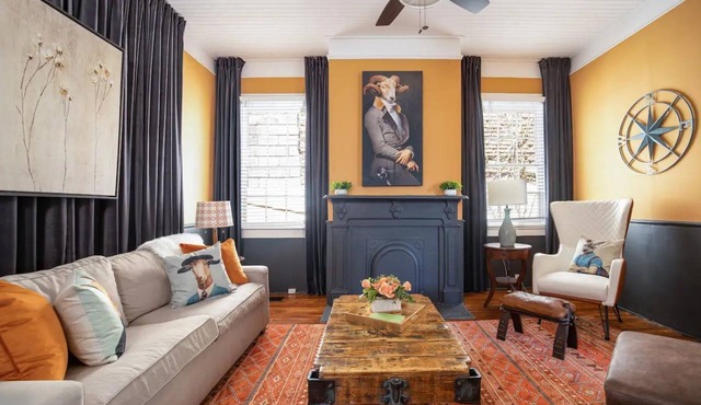 Forsyth Historic Duplex Sleeps 10 - Great for large Groups!