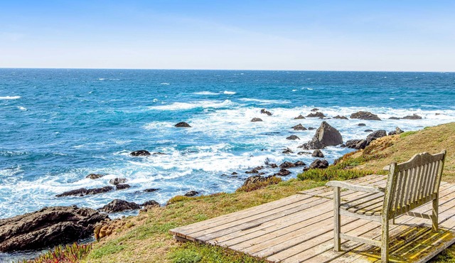 Fort Bragg Oceanfront Home - Hot Tub & Game Room