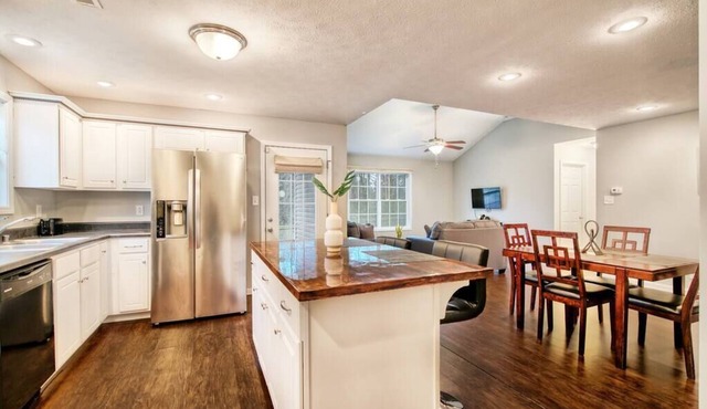 Fort Campbell Retreat: 3 Bedroom, Pet Friendly