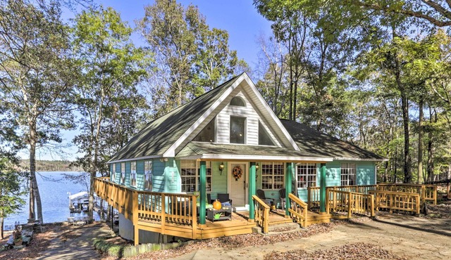 Fort Gaines Cabin w/ Deck & Private Boat Dock