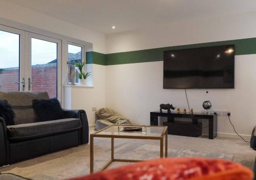 Fort House 6 Large Private Bedrooms with 7 beds, close to NEC, JLR, City Centre