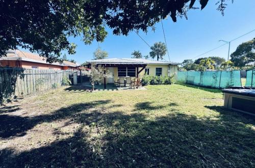 Fort Lauderdale Gem Private Yard and Patio