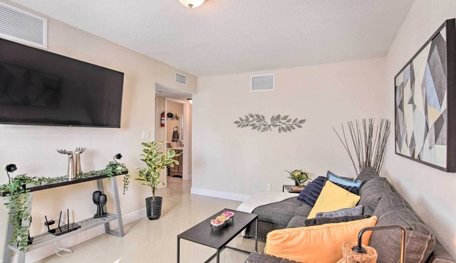 Fort Lauderdale Apt Near Beaches & Shopping!