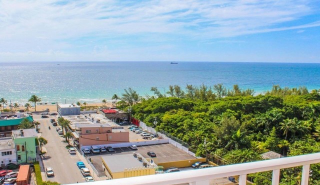 Fort Lauderdale Beach Resort, FL overlooking the Water Sleeps 6.
