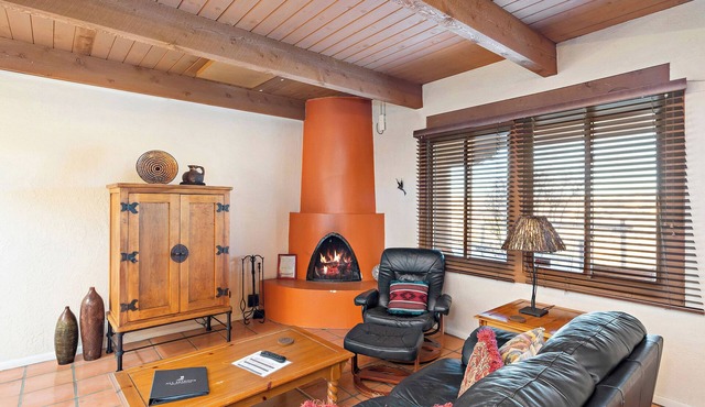 Fort Marcy 06 | Walk to Plaza | Kiva Fireplace | Full Kitchen | Hot Tub | Pool | Single Level