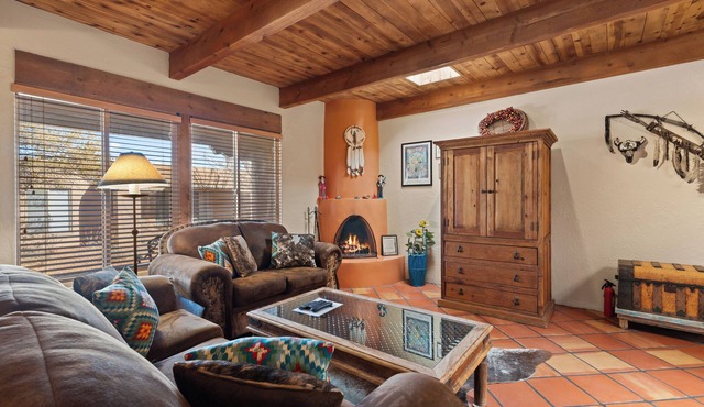 Fort Marcy 17 | Walk to Plaza | Fireplace | Kitchen | Hot Tub | Pool | End Unit | Single Level