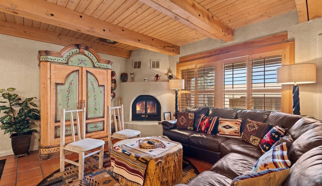 Fort Marcy 20 | Walk to Plaza | Fireplace | Kitchen | Hot Tub | Pool | End Unit | Single Level