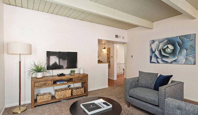 Fort Marcy 75 | Walk to Plaza | Fireplace | Kitchen | Hot Tub | Pool | End Unit | Single Level