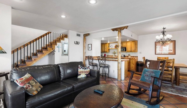 Fort Marcy 95 | Walk to Plaza | Kiva Fireplace | Full Kitchen | Hot Tub | Pool | End Unit | 2 Levels