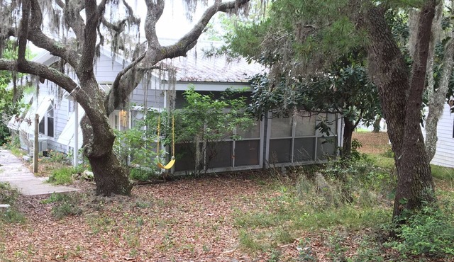 Fort Morgan Waterfront Bay Cabin-Gulf beach. Private Comfy & Romantic Wifi Cable