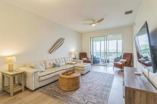 Fort Myers Condo w/Resort Pools - Near Golf!