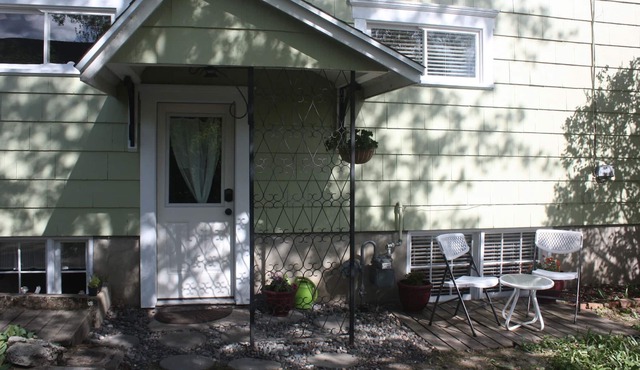 Fort Russell Cottage Basement Suite
