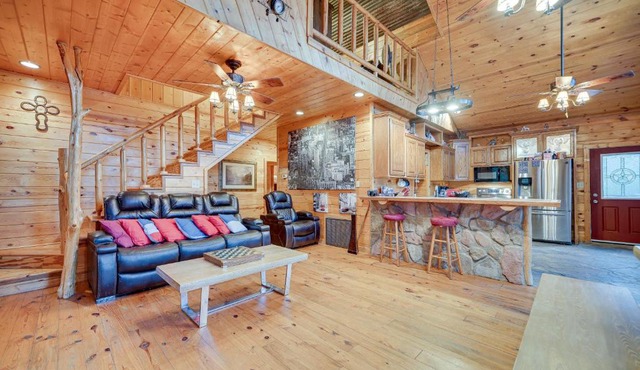 Fort Towson Cabin < 1 Block to Raymond Gary Lake