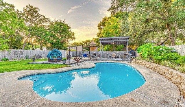Fort Walton Beach Home w/Pool: 5 Mi to Beach!
