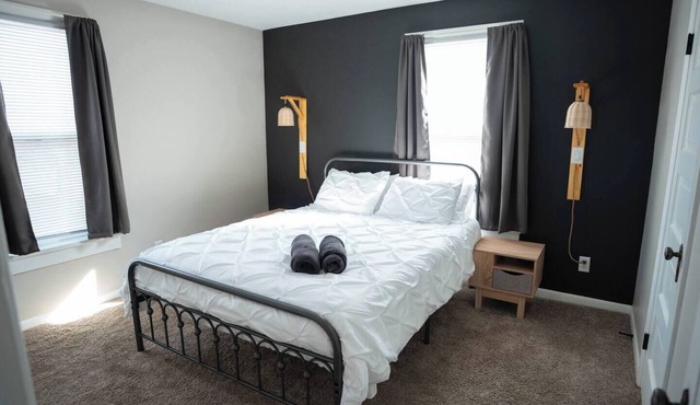 Fort Wayne Apartment with 2 Queen Beds | Comfortable Stay