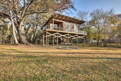Fort White Retreat Deck and River Access!