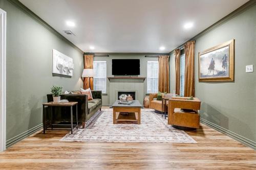 Fort Worth Cottage l 2 Bed with King & Queen l Walking Distance Will Rogers