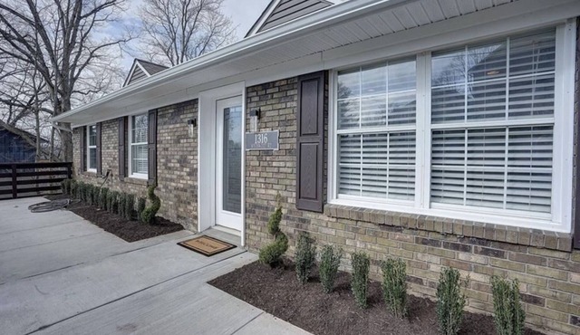 Fort Wychwood is newly renovated with great views and city access!