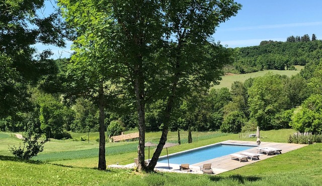 Fortified house, rooms, calm and view in the Quercy Blanc