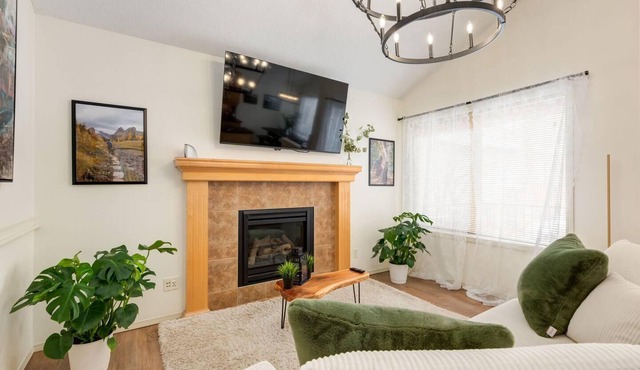 "Fortress" 2Bdrm w/Barrel Sauna!