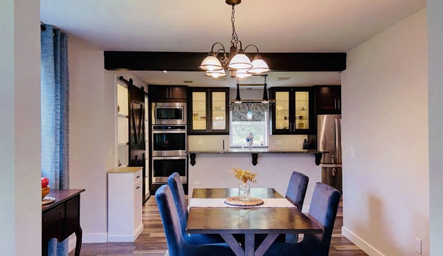 Fortside Comfort~3 BR~Gourmet Kitchen~Pet Friendly