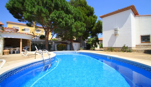 FORTUNA villa, piscina privada y grán jardín